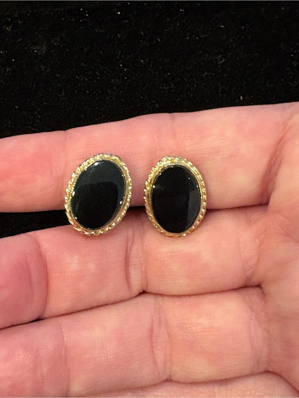 VTG Signed Vendome Gold-Tone Black Glaa Oval Stud Earrings